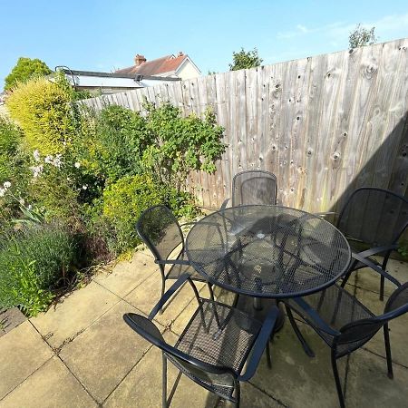 Large 4 Bedroom Home With Garden And Free Parking CBG Extérieur photo