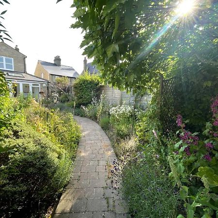 Large 4 Bedroom Home With Garden And Free Parking CBG Extérieur photo