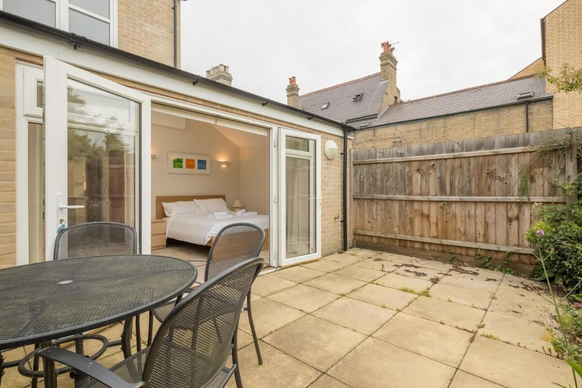 Large 4 Bedroom Home With Garden And Free Parking CBG Extérieur photo