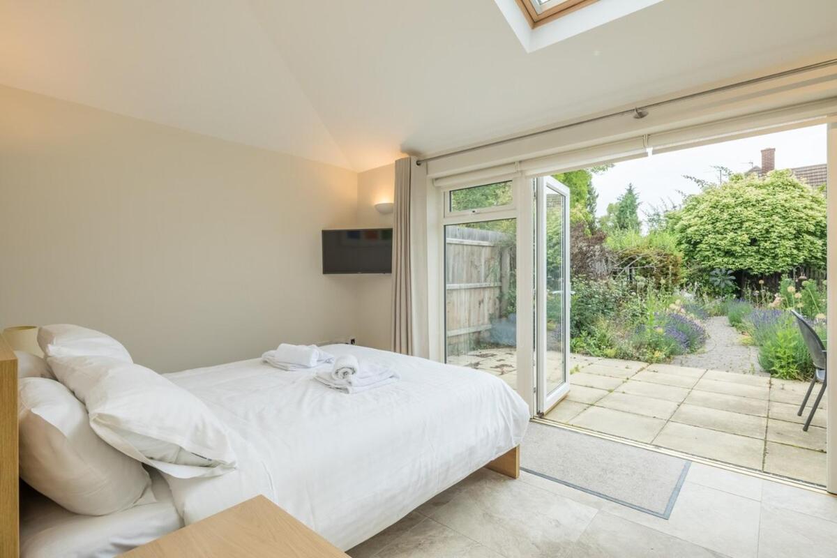 Large 4 Bedroom Home With Garden And Free Parking CBG Extérieur photo