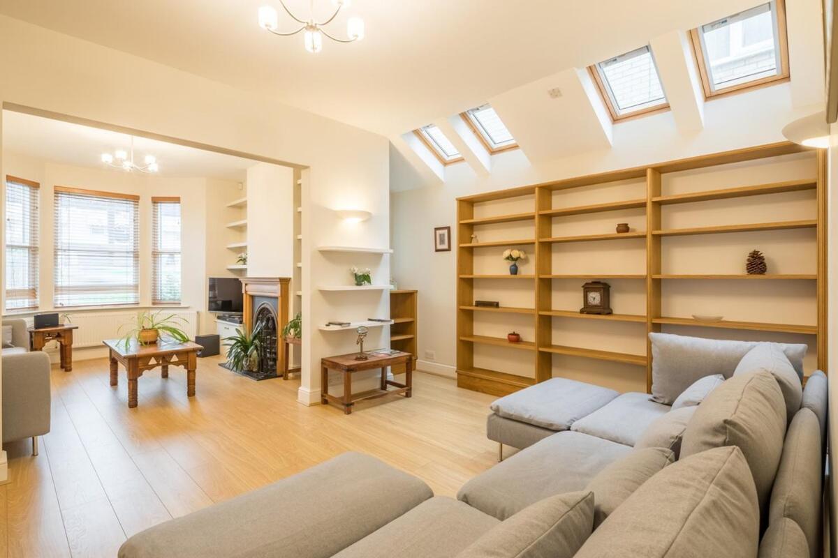 Large 4 Bedroom Home With Garden And Free Parking CBG Extérieur photo