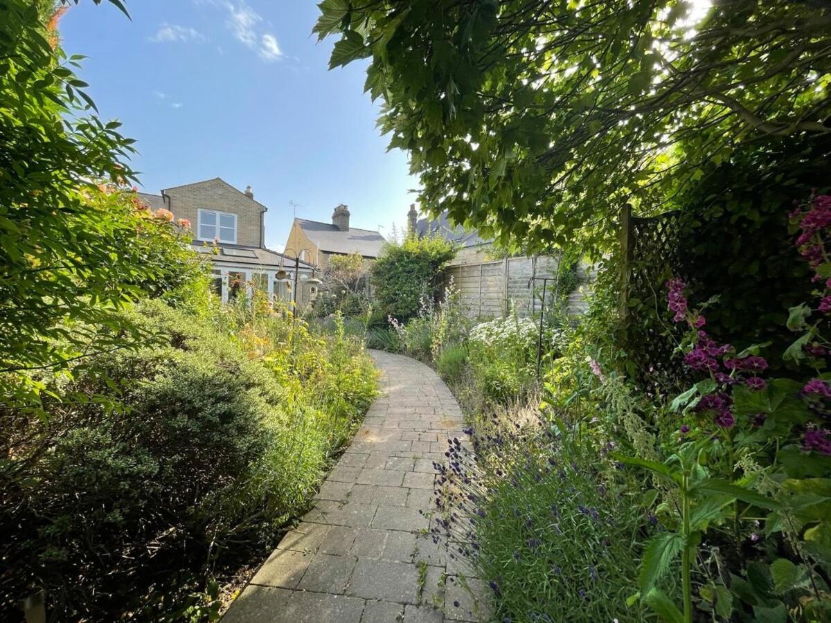Large 4 Bedroom Home With Garden And Free Parking CBG Extérieur photo