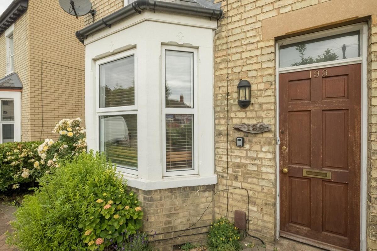 Large 4 Bedroom Home With Garden And Free Parking CBG Extérieur photo