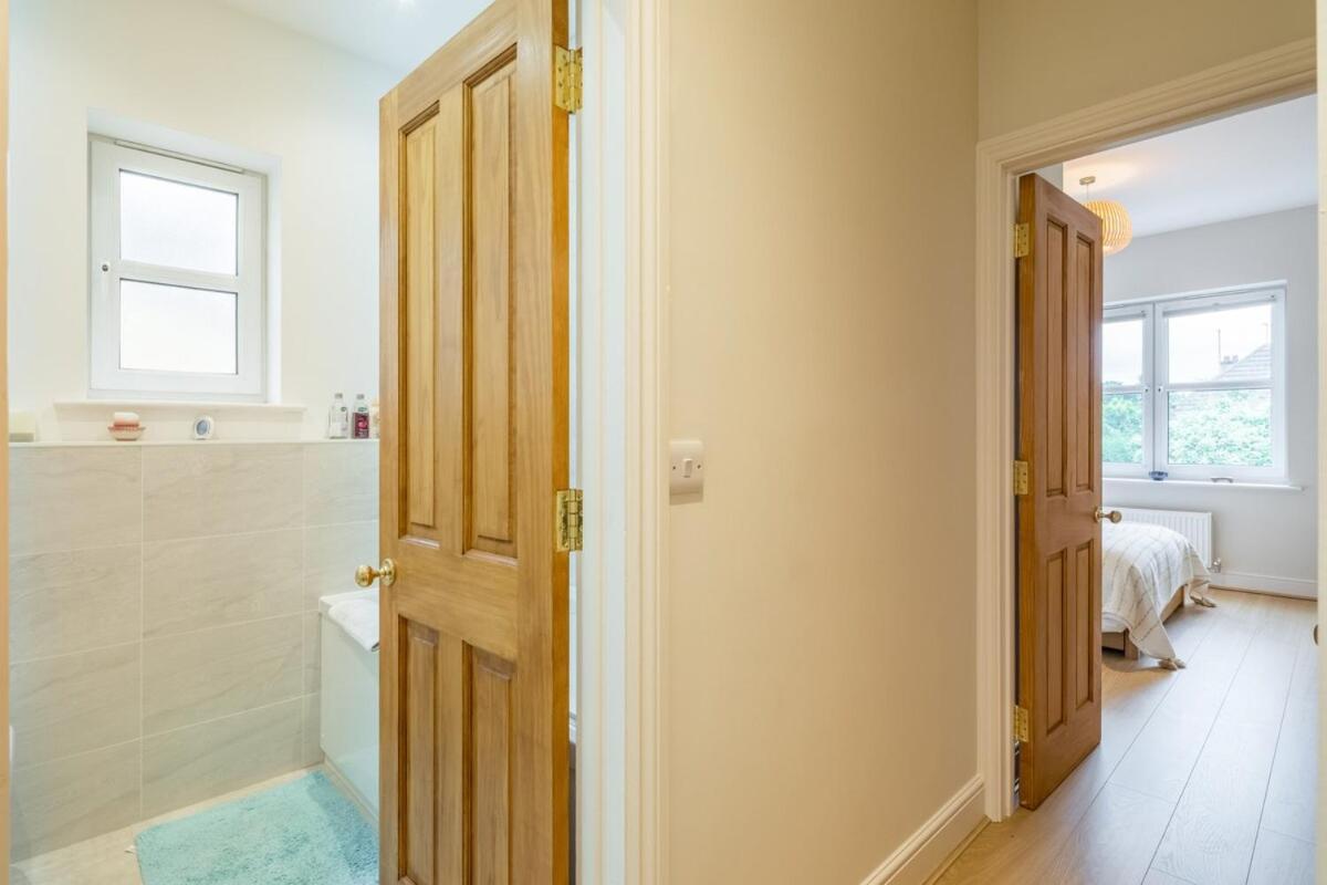 Large 4 Bedroom Home With Garden And Free Parking CBG Extérieur photo