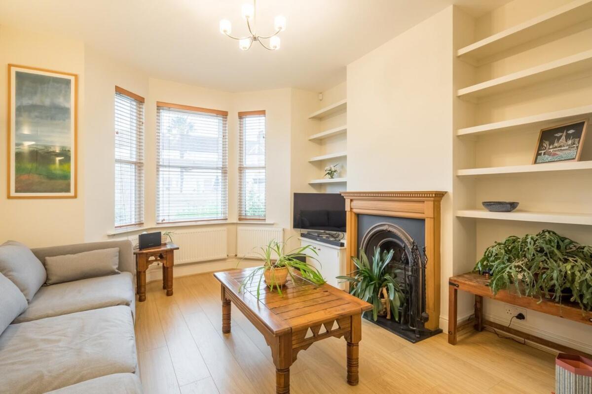 Large 4 Bedroom Home With Garden And Free Parking CBG Extérieur photo