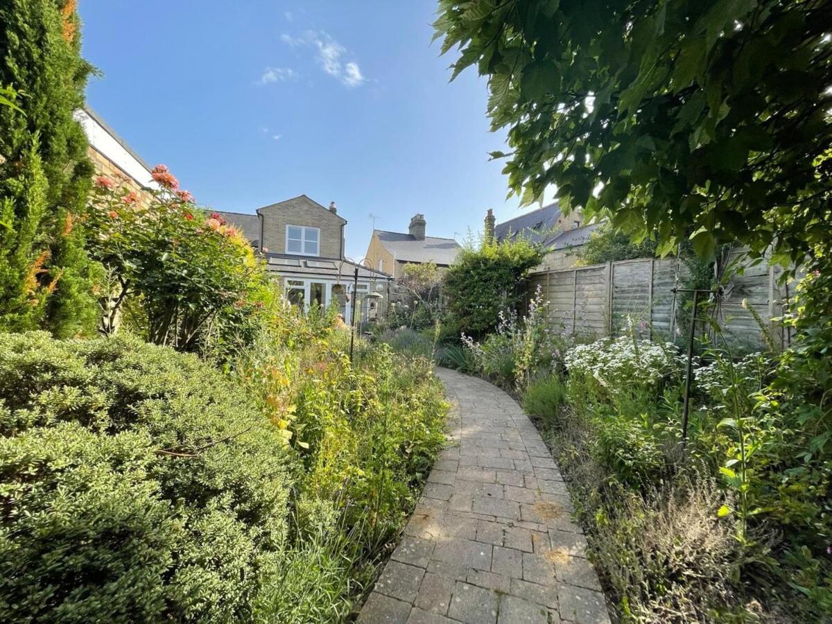 Large 4 Bedroom Home With Garden And Free Parking CBG Extérieur photo