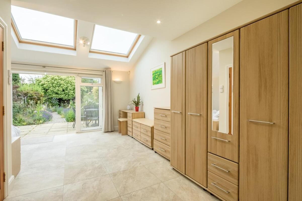 Large 4 Bedroom Home With Garden And Free Parking CBG Extérieur photo
