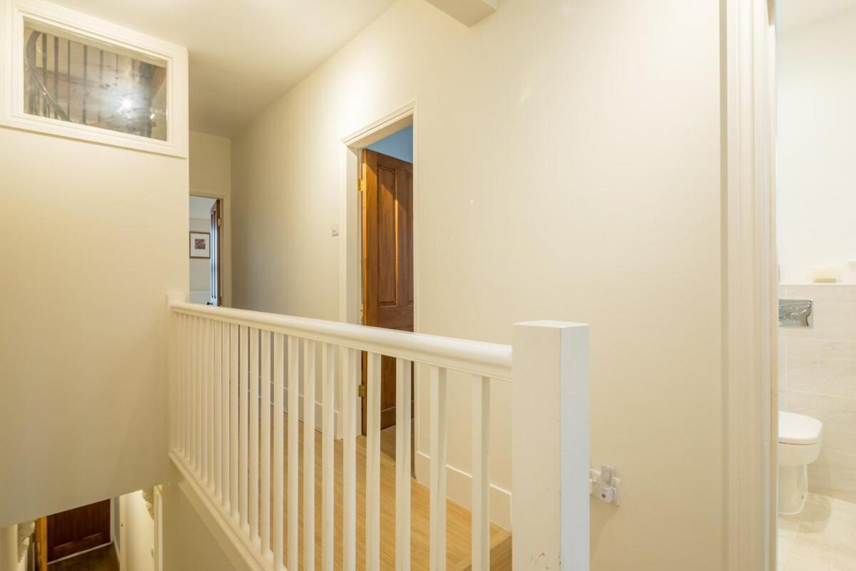 Large 4 Bedroom Home With Garden And Free Parking CBG Extérieur photo