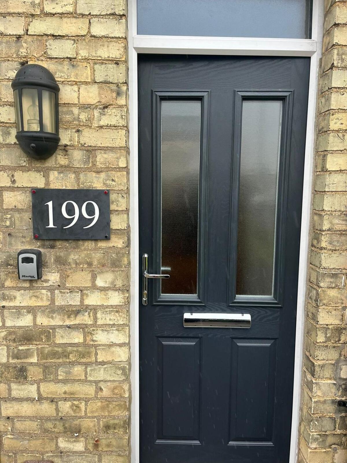 Large 4 Bedroom Home With Garden And Free Parking CBG Extérieur photo