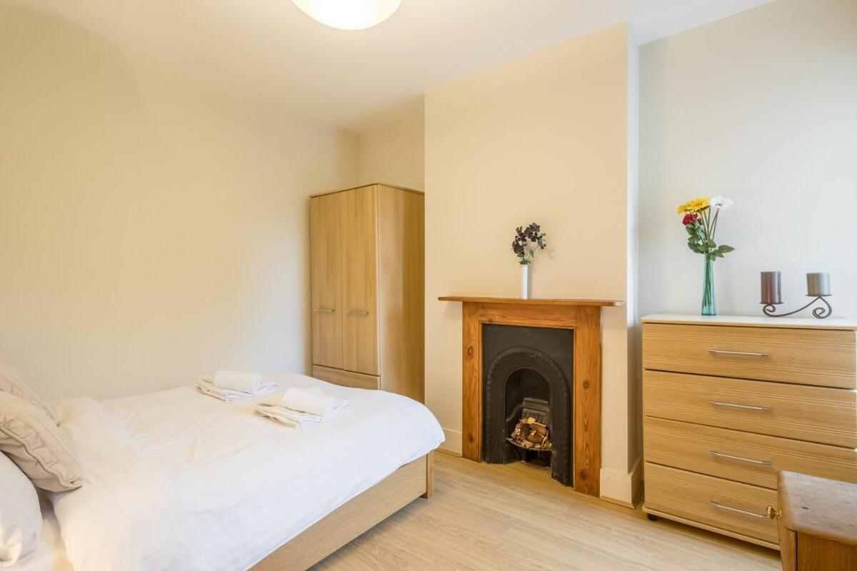 Large 4 Bedroom Home With Garden And Free Parking CBG Extérieur photo