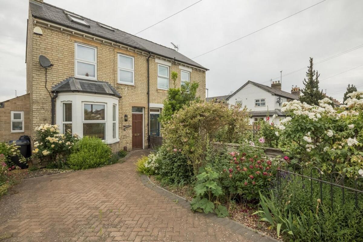 Large 4 Bedroom Home With Garden And Free Parking CBG Extérieur photo
